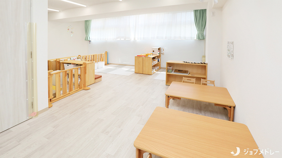 エンジェルキッズ竜美丘園の写真12枚目：清潔感のある広々とした空間です