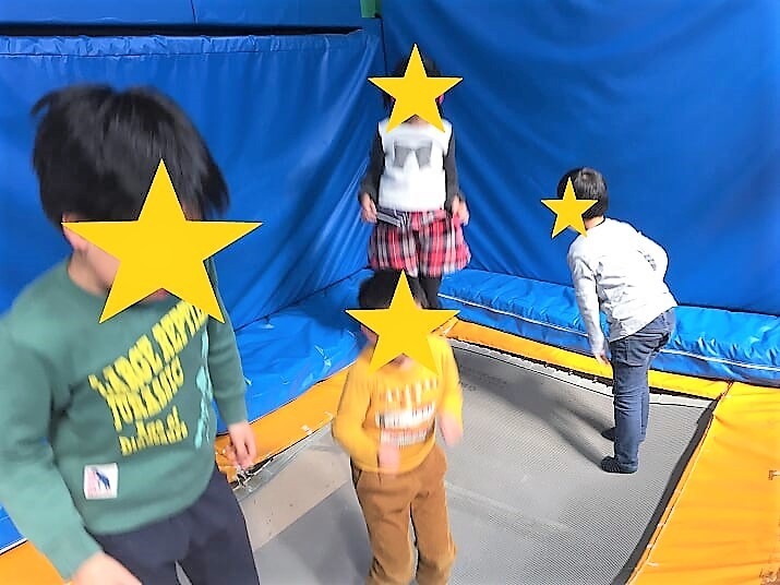 放課後等デイサービス　わんぱくクラブ3（保育士の求人）の写真8枚目：お出掛けトランポリン