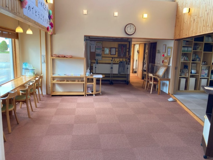 サテライト型居住施設芦別慈恵園 かざぐるま（介護職/ヘルパーの求人）の写真4枚目：地域交流室、地域食堂があり職員の休憩室としても使用（フリーWi-Fi利用可）