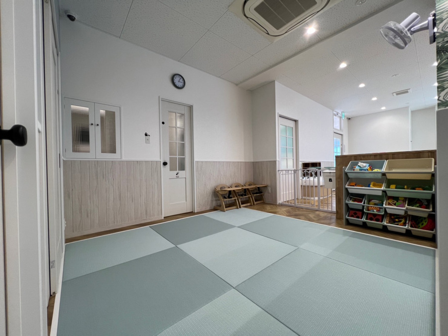 ぽぷらの里　富田保育園の写真5枚目：0歳児さん(あんず組)のお部屋
タタミルーム！