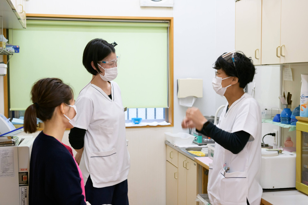馬渕歯科医院（歯科衛生士の求人）の写真5枚目：スタッフ皆仲が良く何でも話し合える雰囲気です。