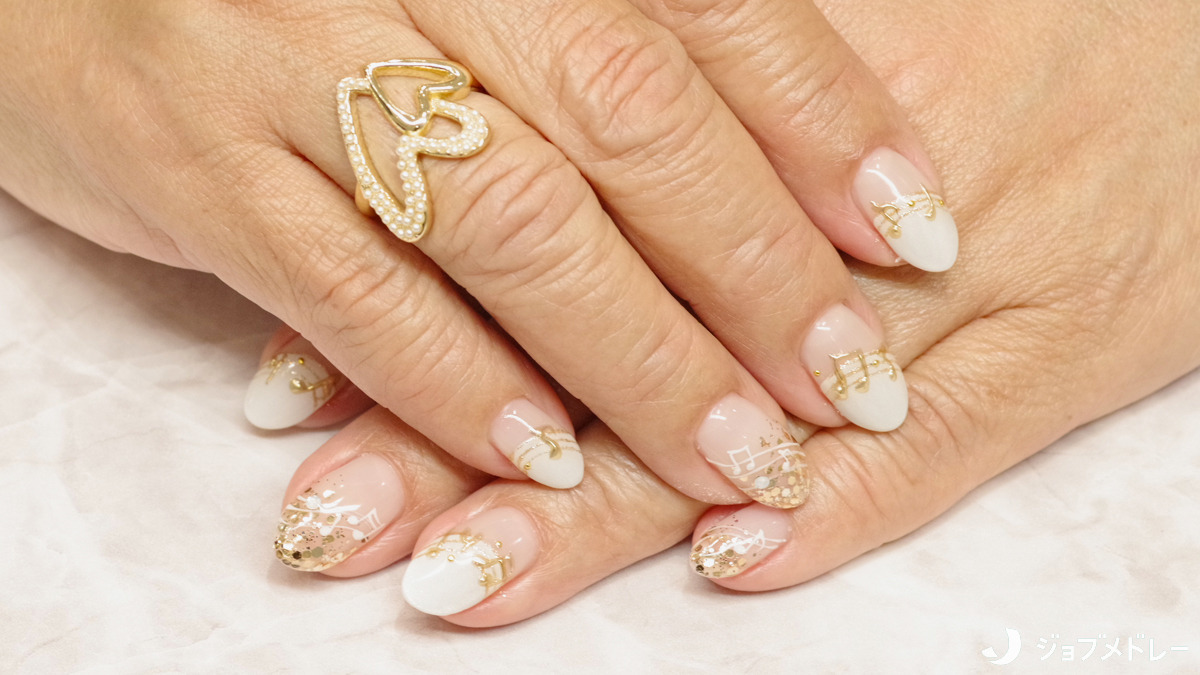 ヘブンリープラス＋  Luz湘南辻堂店（ネイリストの求人）の写真18枚目：手がきれいに見える色味・形にこだわったシンプルデザインが人気です