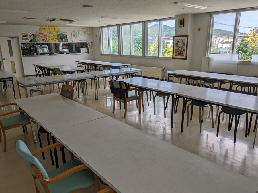 障害者支援施設　南成園の写真4枚目：食堂