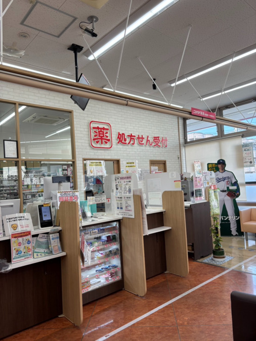 ニシイチ調剤薬局 小林駅前店（薬剤師の求人）の写真2枚目：ニシイチドラッグ 健康館小林駅前店　受付