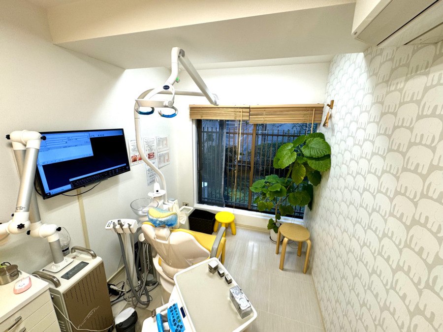 住吉ミモザ歯科・矯正歯科（歯科助手の求人）の写真22枚目：完全個室の診療室ですので感染予防対策などの安全面でも重要な役割を果たしています
