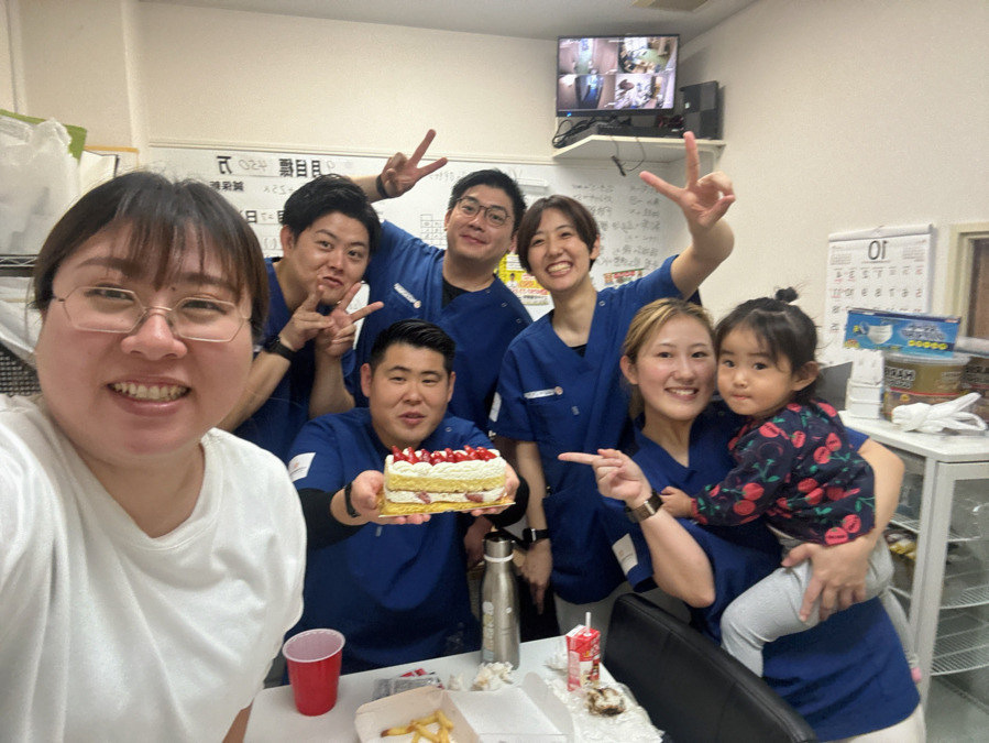 かがやき鍼灸整骨院（医療事務/受付の求人）の写真5枚目：地域密着！スタッフ仲良く働いています！楽しみながら一緒に働きましょう！