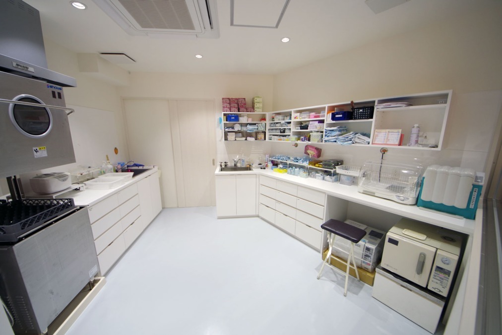 医療法人阡周会くろだ歯科医院（歯科技工士の求人）の写真3枚目：【滅菌室】滅菌対策に力を入れています