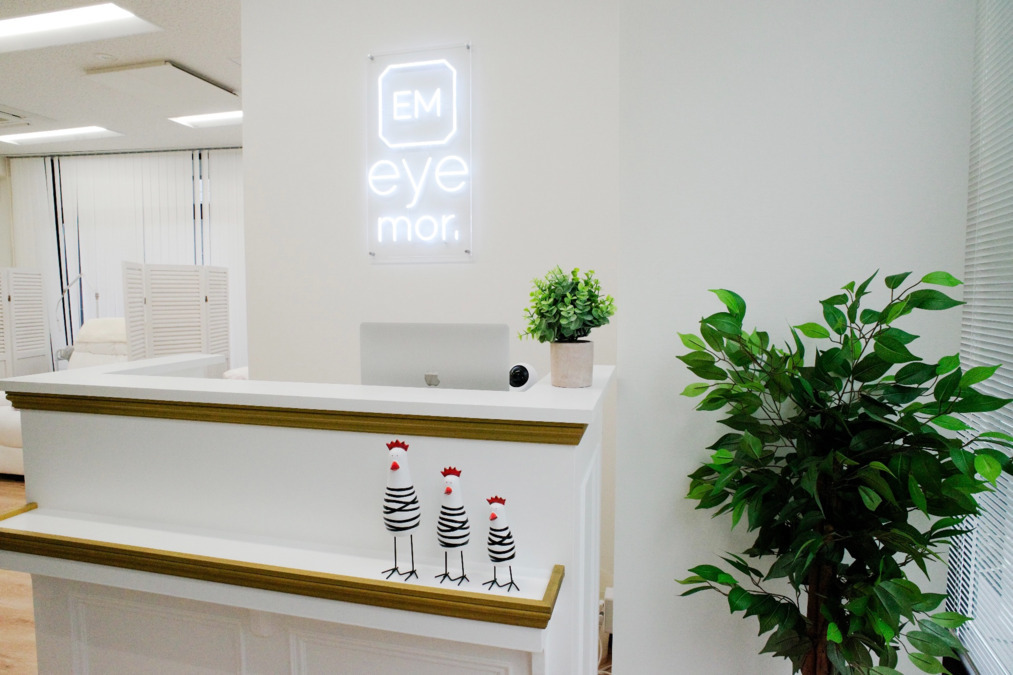 まつげと眉毛の専門店 eye mor. -アイモア- 名駅店の写真