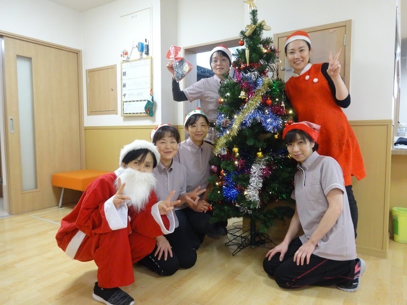 住宅型有料老人ホーム　メディケア日本橋（介護職/ヘルパーの求人）の写真5枚目：明るいスタッフが皆様のご応募をお待ちしています。