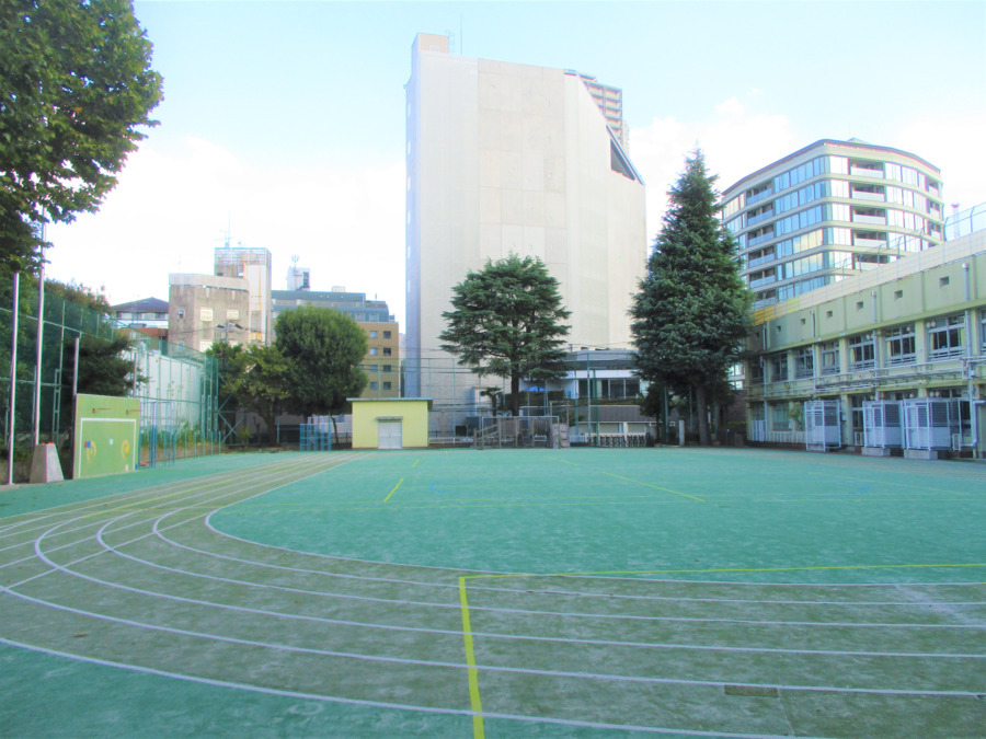 渋谷区猿楽小学校放課後クラブ（放課後児童支援員/学童指導員の求人）の写真1枚目：猿楽小学校内放課後クラブ