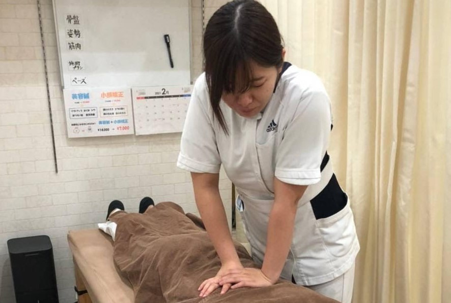 はぴねす鍼灸整骨院 西宮院の写真11枚目：西宮院　女性スタッフも活躍中です