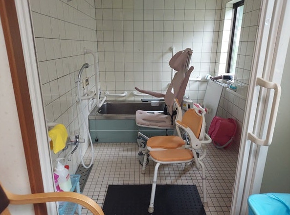 グループホーム　わたしの家（介護職/ヘルパーの求人）の写真2枚目：自動シャワーチェアを導入！