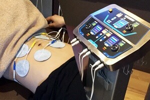 こやま鍼灸整骨院の写真3枚目：複合高周波EMS楽トレを導入し、鍛えづらいインナーマッスル を効果的に鍛えます。