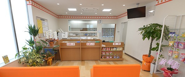 オレンジ薬局（薬剤師の求人）の写真2枚目：オレンジ薬局の内観