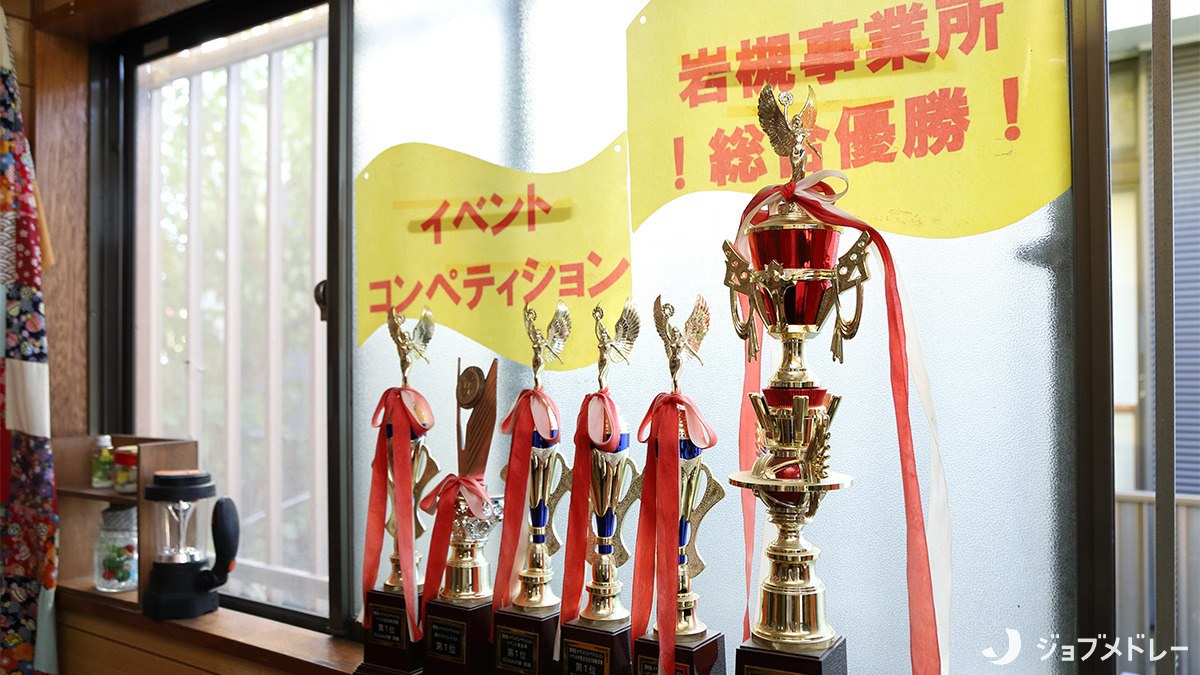 だんらんの家岩槻(生活相談員の求人)の写真12枚目:イベントコンペティションで優勝した際のトロフィーです☆
