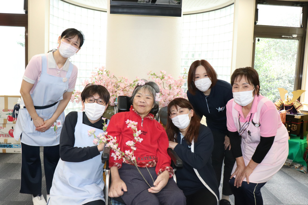 レビー船橋（介護職/ヘルパーの求人）の写真2枚目：お誕生日おめでとうございます🎉笑顔いただきました♡