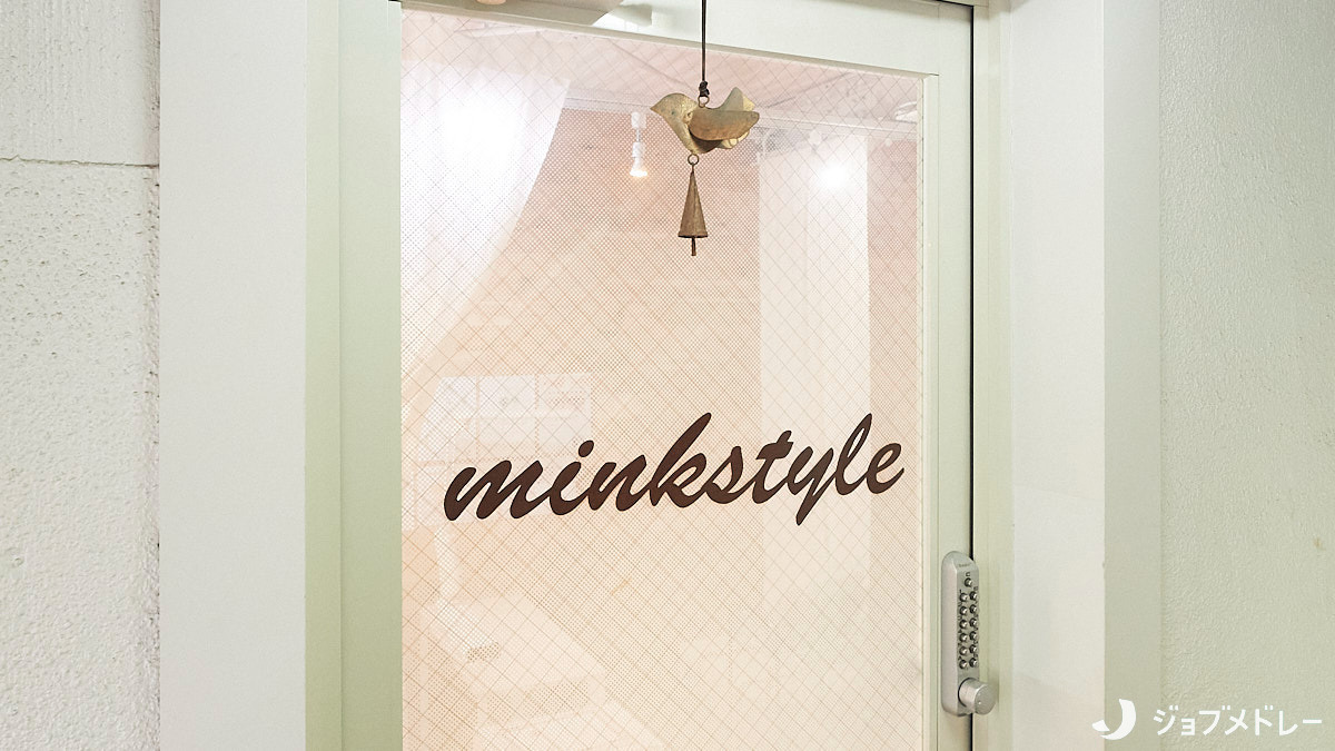 Nail&Eylash salon Mink Style浜松町店（ネイリストの求人）の写真2枚目：かわいい色の扉が目印です！
