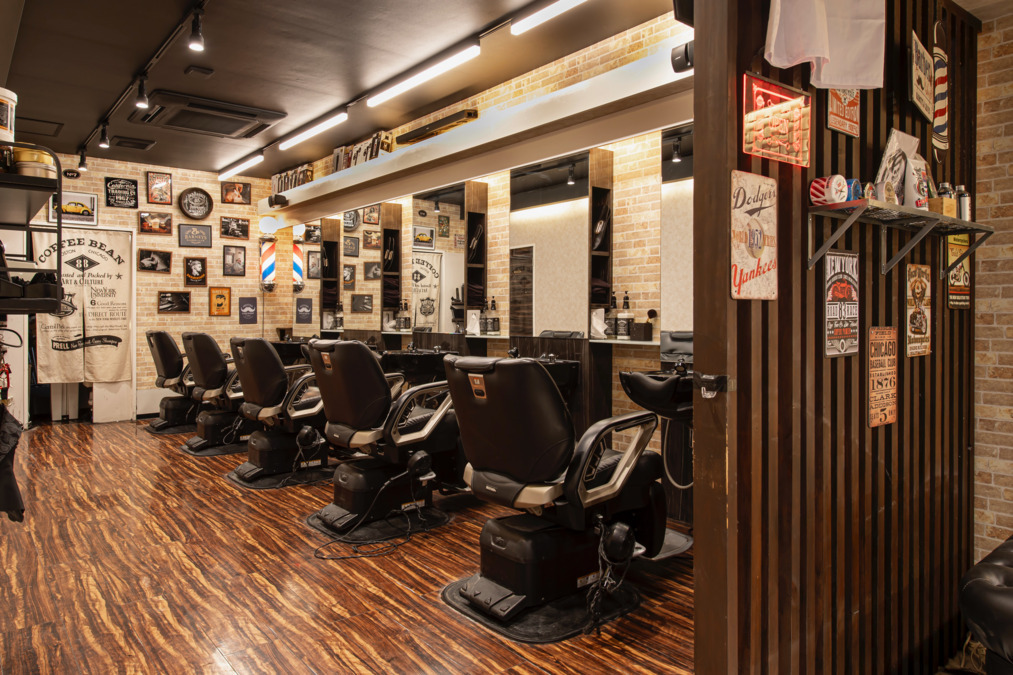 ＢＡＲＮＥＹＳ　ＢＡＲＢＥＲ　ＣＬＵＢ（理容師の求人）の写真4枚目：