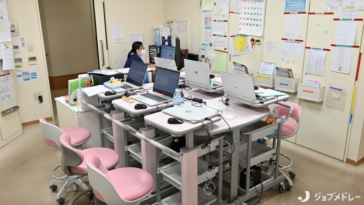 平和病院（医療事務/受付の求人）の写真9枚目：スタッフステーション内の様子です