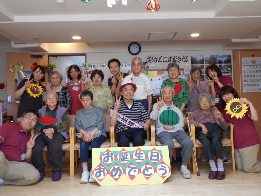 社会福祉法人札幌蒼生会小規模多機能ホーム栄町（介護職/ヘルパーの求人）の写真8枚目：「小規模多機能ホーム栄町」
お誕生日会