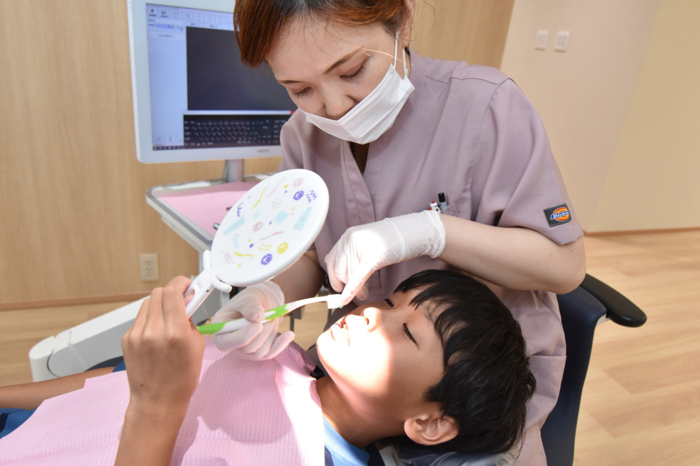 星野歯科クリニック（歯科医師の求人）の写真11枚目：小さなお子様からご高齢の方まで幅広い患者さまが来院されます。