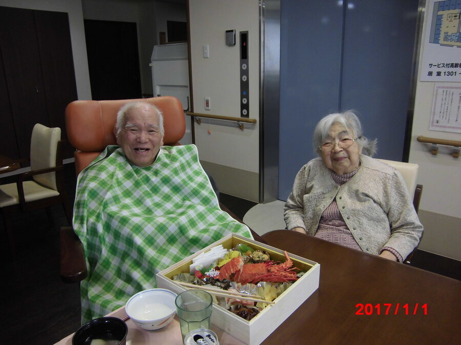 ファミリーケア智温苑（看護師/准看護師の求人）の写真5枚目：豪華なおせちに大喜び♫社食も自慢の一つ！！