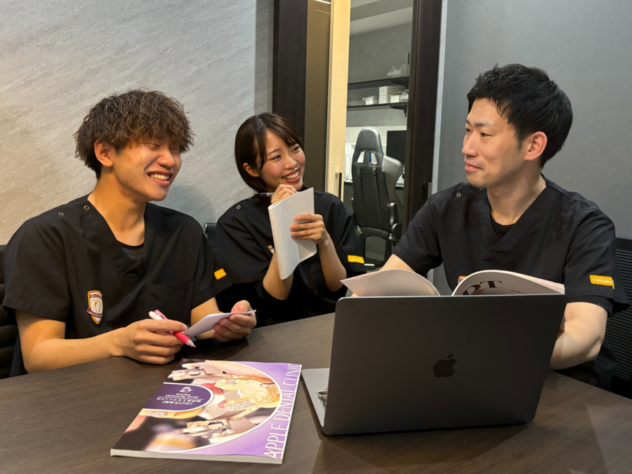 アップルデンタルラボ（一般事務/管理部門の求人）の写真4枚目：スタッフの仲が良いので、どなたでも馴染めます