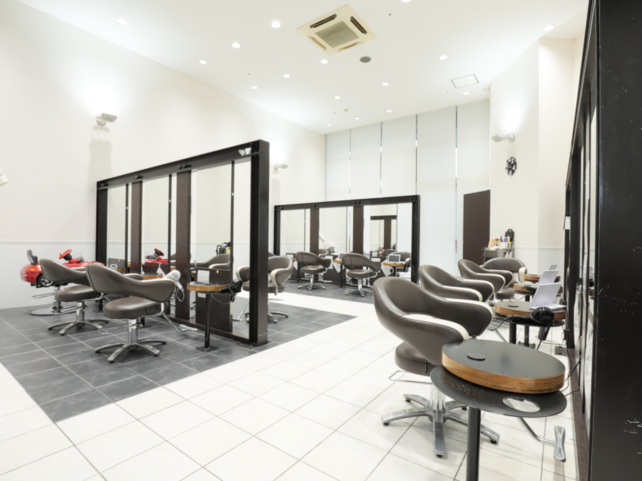 STRASSE 扶桑店(美容師の求人)の写真2枚目: