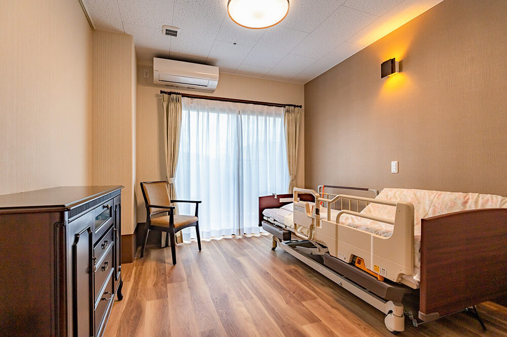 地域密着型特別養護老人ホーム(介護職/ヘルパーの求人)の写真2枚目:全居室個室AC.洗面台.トイレ完備