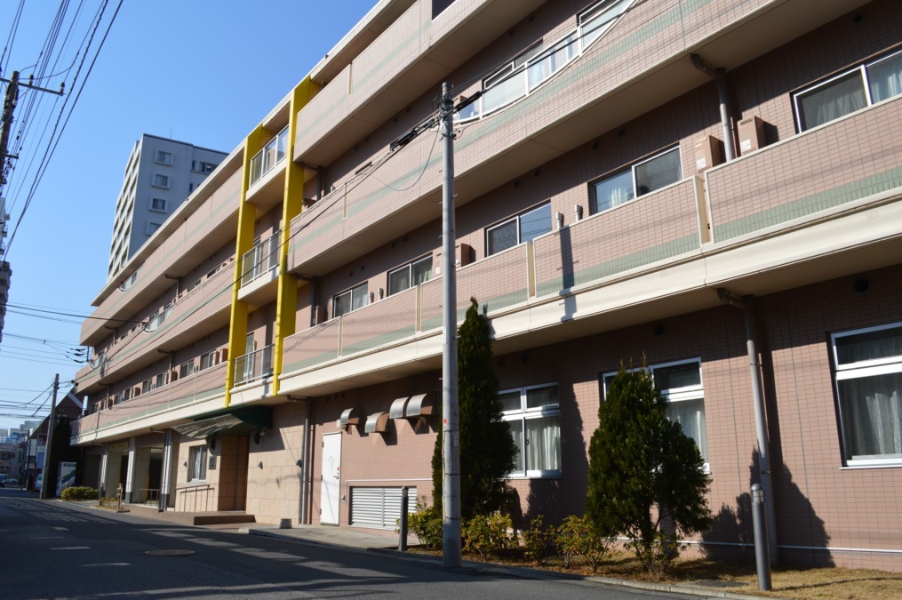 アプリシェイト柏(看護師/准看護師の求人)の写真:4階建ての建物です。