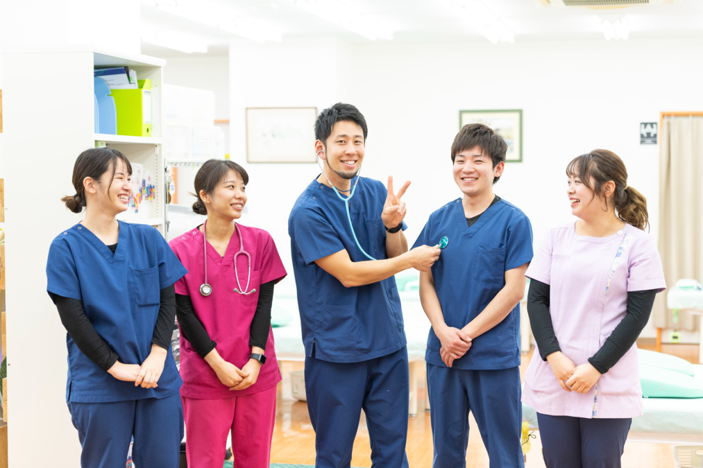 整形外科おがたクリニック（医療事務/受付の求人）の写真2枚目：チームワーク抜群♪楽しい職場です。