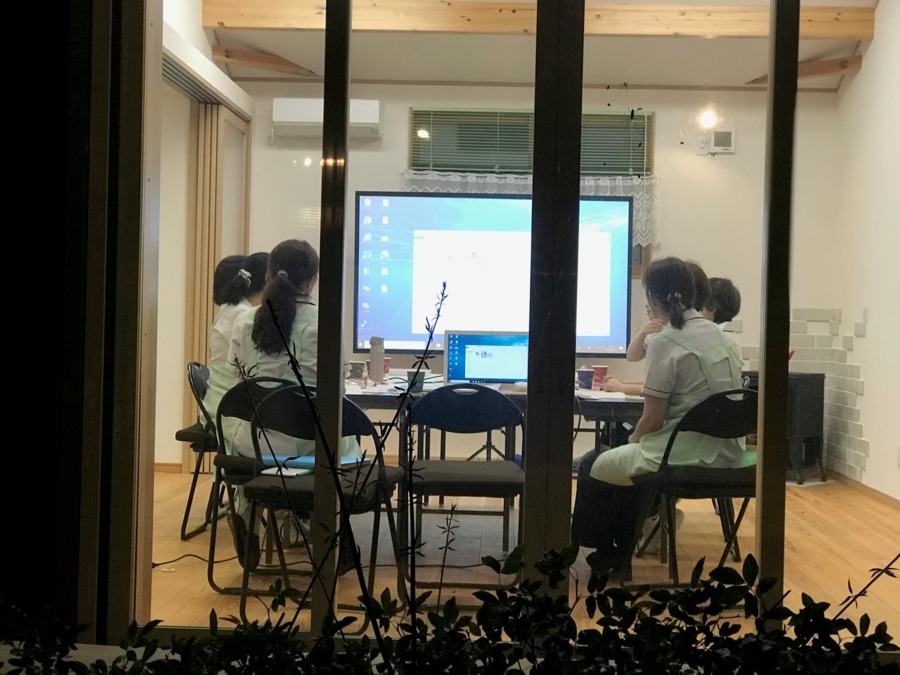 医療法人社団 佐藤歯科医院の写真4枚目：研修室での勉強会