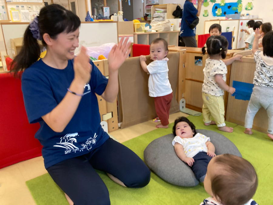 与野ひなどり保育園（看護師/准看護師の求人）の写真8枚目：女性職員ママ率８０％超
・
育休復帰率１００％
・
２０代～６０代が活躍中です！