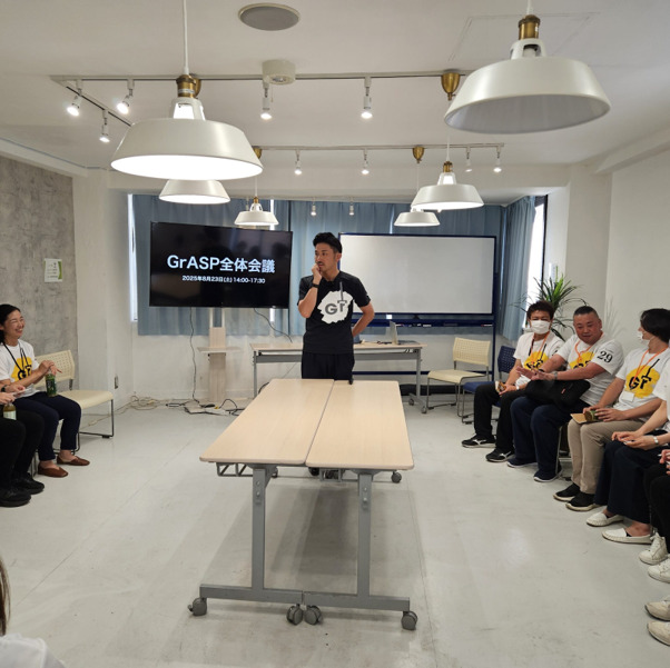 GRASP（グラスプ）asahi横浜中西部（介護タクシー/ドライバーの求人）の写真2枚目：年1回のスタッフ全体会議の様子です