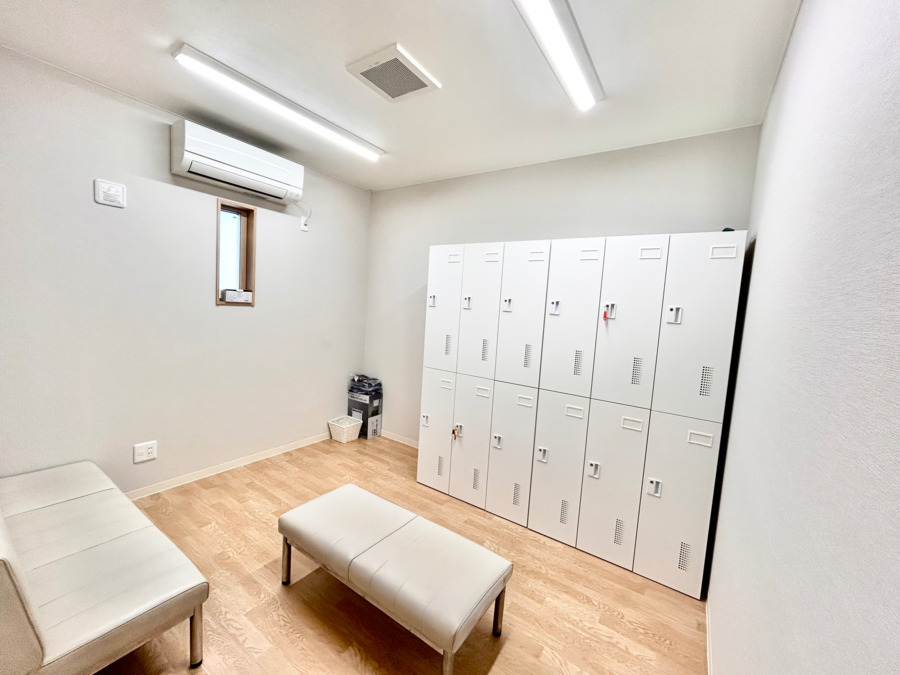 市名坂歯科医院（歯科衛生士の求人）の写真5枚目：更衣室兼ロッカールームあり