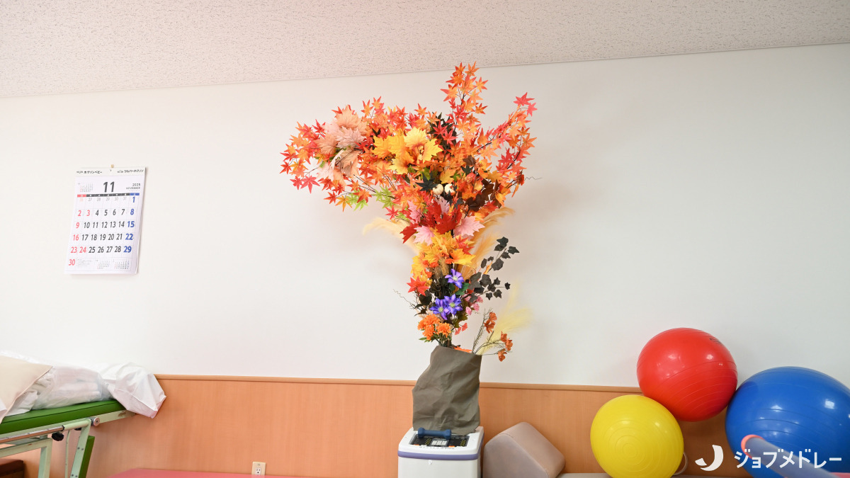 平和病院（医療事務/受付の求人）の写真16枚目：季節に合わせた飾り付けを行なっています♪
