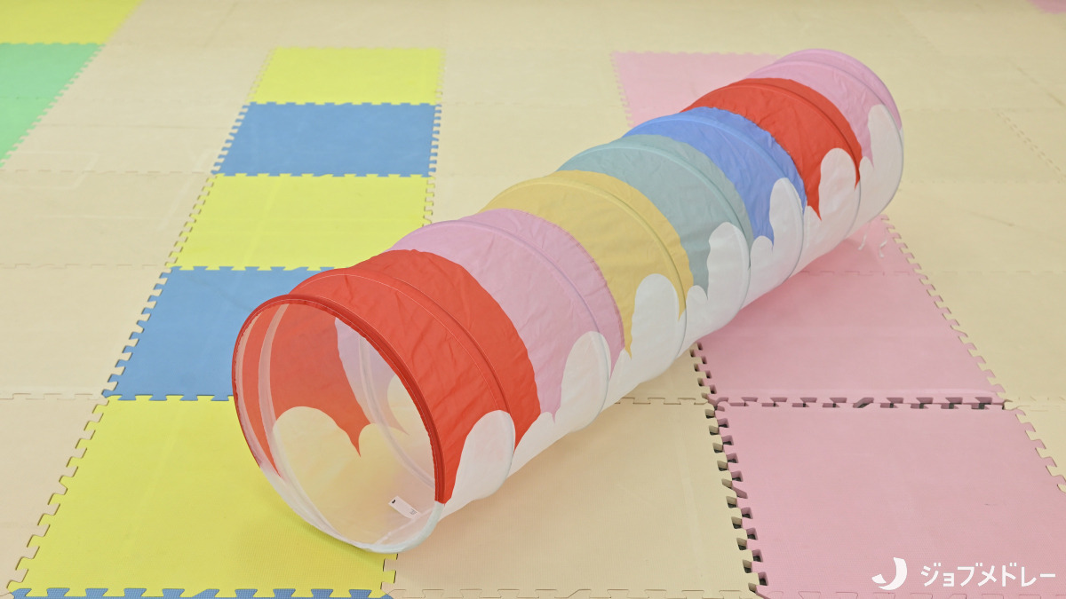 StepUP蒔田通町教室（保育士の求人）の写真13枚目：くぐって遊べるトンネルです