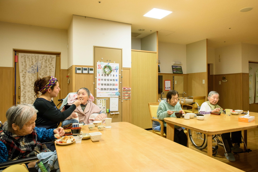 ユニット型特別養護老人ホームぬく森（新館）の写真4枚目：食事風景です