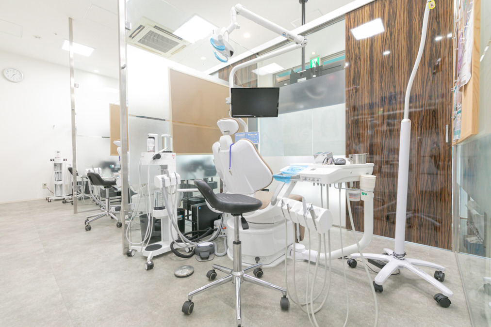 医療法人社団ＫＤＳ　大崎オーバルコート歯科・矯正歯科室（歯科助手の求人）の写真4枚目：当院の診療室です。明るく開放的ですが、患者様のプライバシーを配慮しております。
