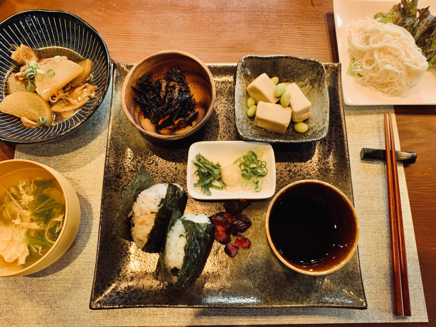 デイサービス善哉（介護職/ヘルパーの求人）の写真2枚目：楽しい昼食を♪