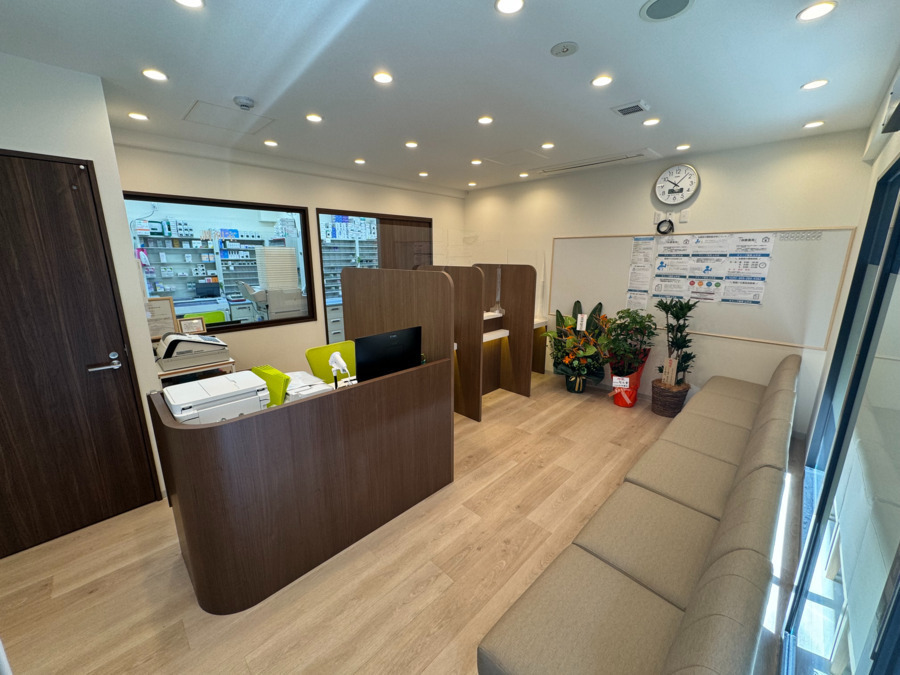 オリーブ薬局　山手店（薬剤師の求人）の写真2枚目：オリーブ薬局　山手店の内観