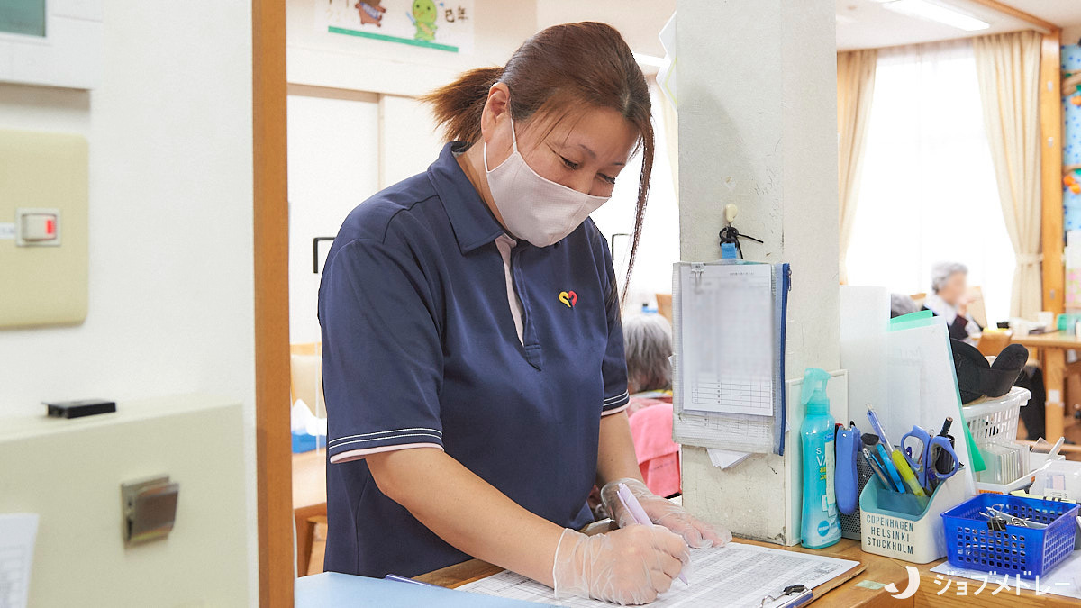 セントケアいわね　小規模多機能（看護師/准看護師の求人）の写真15枚目：日々の状況をしっかり記録し共有しています