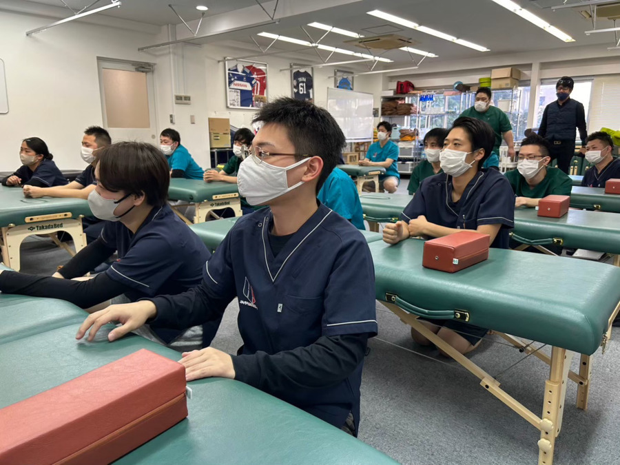 ひらいはりきゅう整骨院 大井町院の写真5枚目：院長にキャリアアップ後も、院長研修で学びを深めていきます。