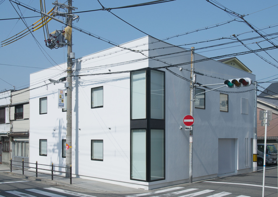 西川医院（看護師/准看護師の求人）の写真17枚目：1階：ANNEX NAV（サテライトショップ）　
2階：西川倶楽部（託児室)
