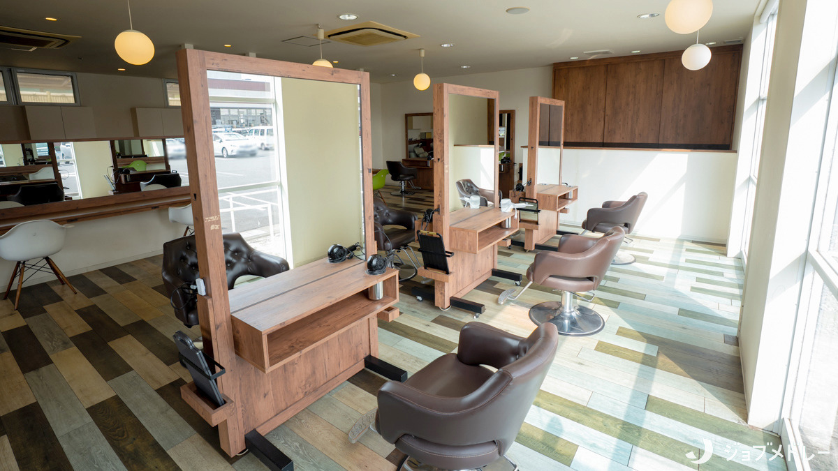 rapture 蟹江店【ラプチャー】(美容師の求人)の写真12枚目:セット面は8席ご用意しています