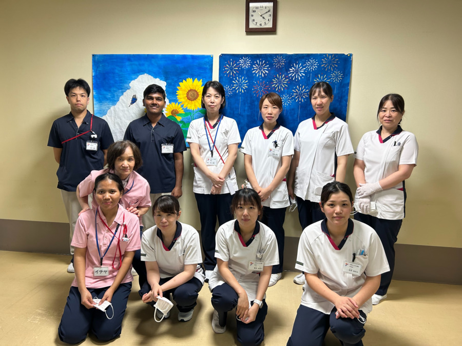 天草セントラル病院（看護助手の求人）の写真2枚目：外国人スタッフも入職し、和気あいあいの職場です。