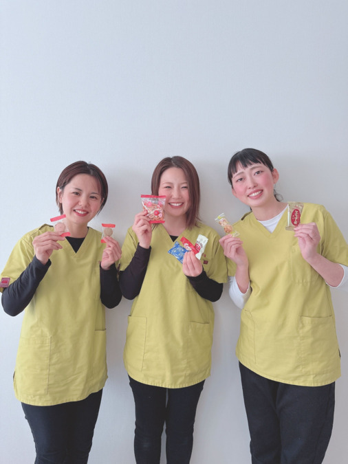 訪問看護ステーション立花畑 園田店（理学療法士の求人）の写真3枚目：事務所お菓子・ジュース食べ飲み放題