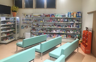 共創未来 南相馬ひまわり薬局（薬剤師の求人）の写真2枚目：共創未来 南相馬ひまわり薬局の内観