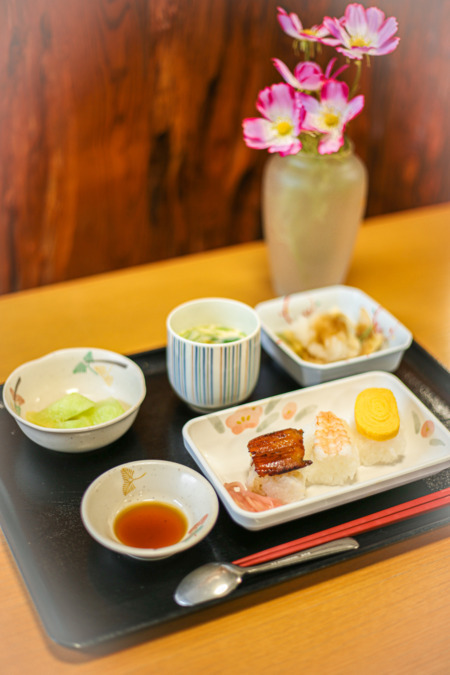 介護老人保健施設　放出ふれあいセンター（介護事務の求人）の写真2枚目：食事は社員割引で召し上がっていただけます。