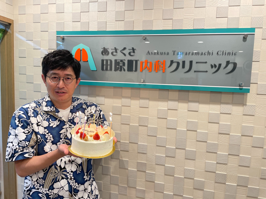 あさくさ田原町内科クリニック（医療事務/受付の求人）の写真2枚目：夏場はアロハデーなんてのもあります。